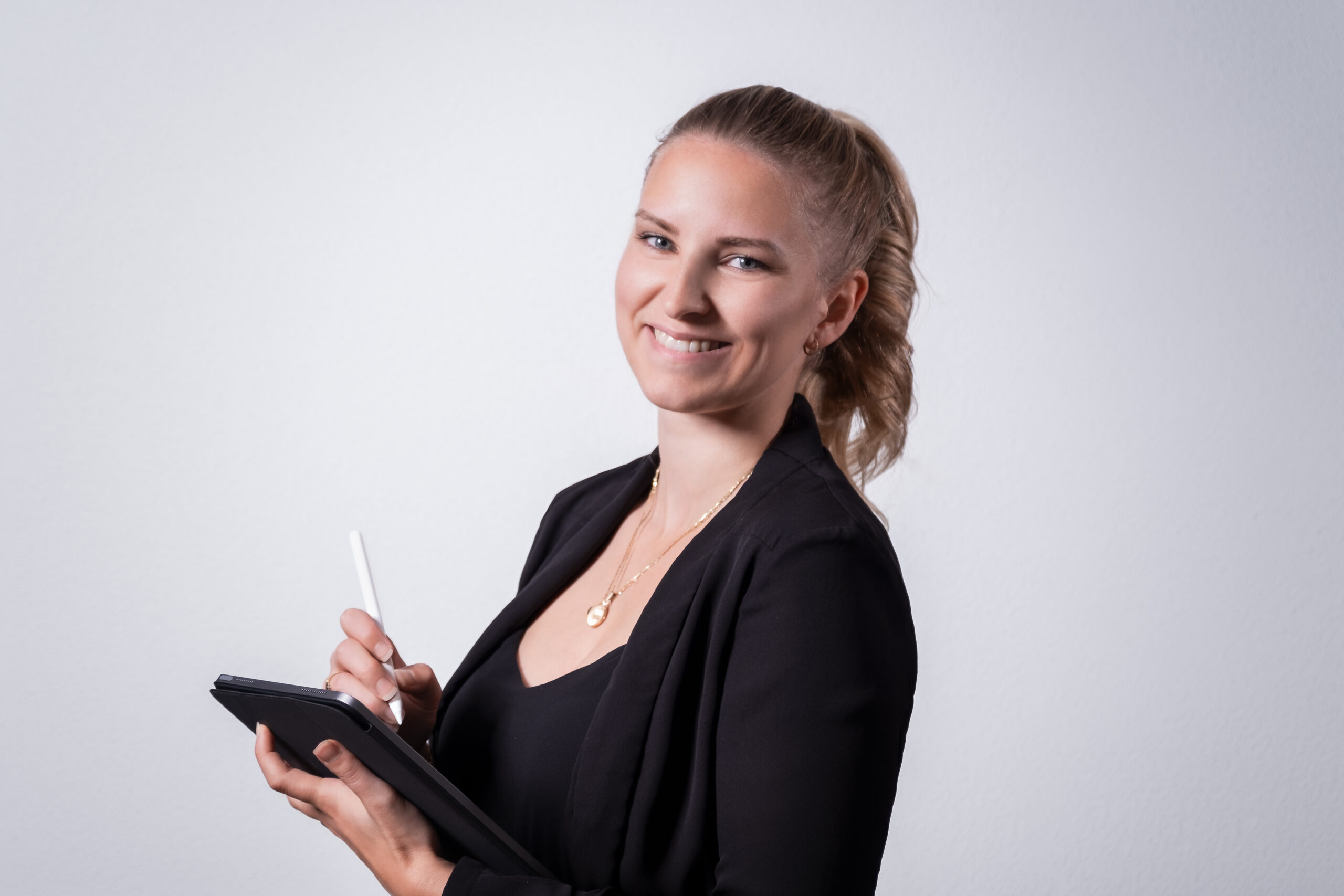 Denisa Krycnerova Retusche